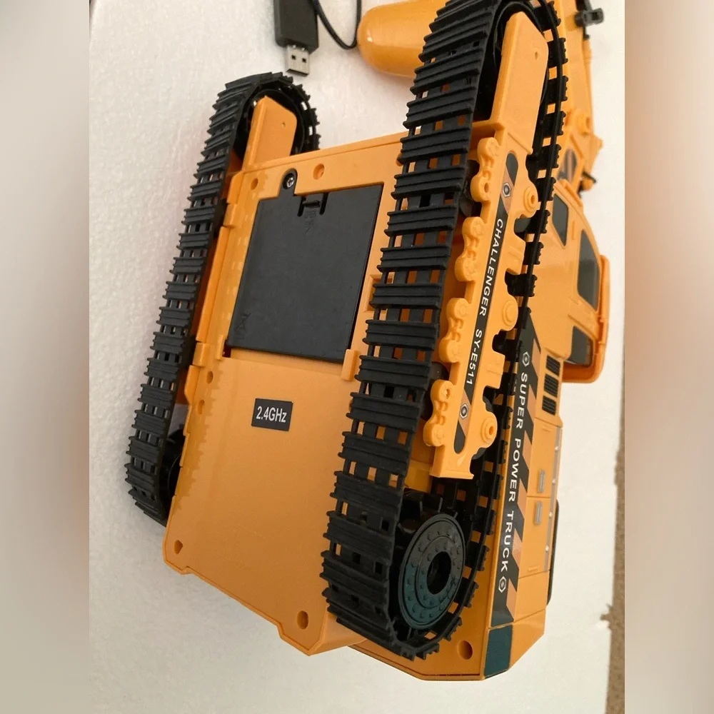 Remote Control Excavator - Picture 3 of 3